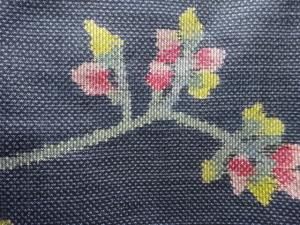 アンティーク　草花模様織り出し本場大島紬着物